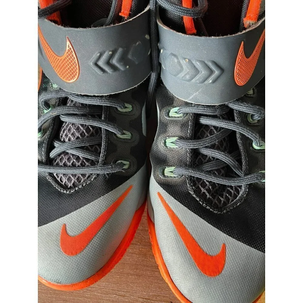 NIKE KIDS BASKETBALL LEBRON JAMES HIGH TOP LACE GRAY ORANGE SIZE 6.5